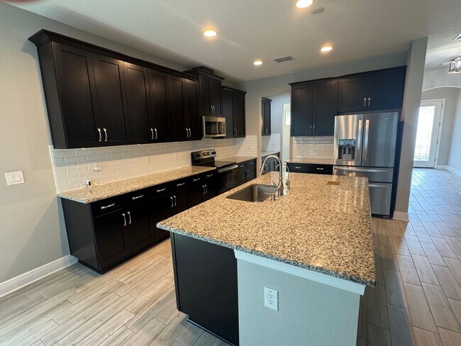 Building Photo - Spacious 5-Bedroom Riverview Home