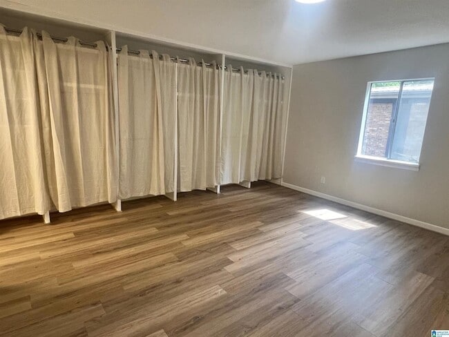 Building Photo - 3101 Lorna Rd