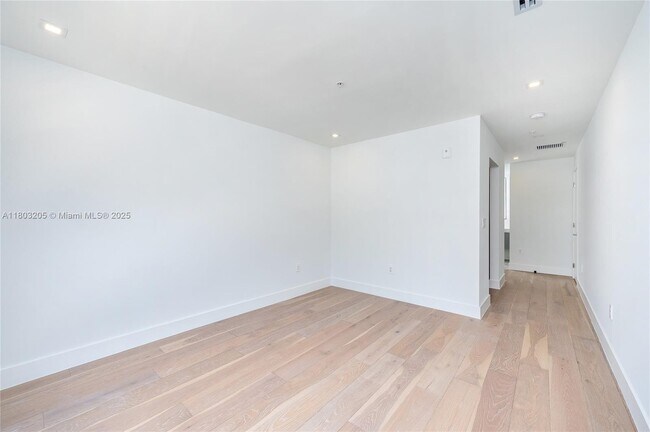 Building Photo - 204 Sunrise Dr