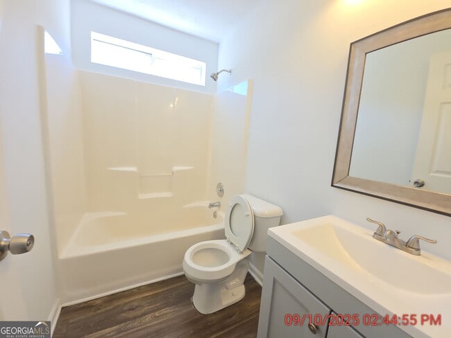 Building Photo - 121 Crystal Brook