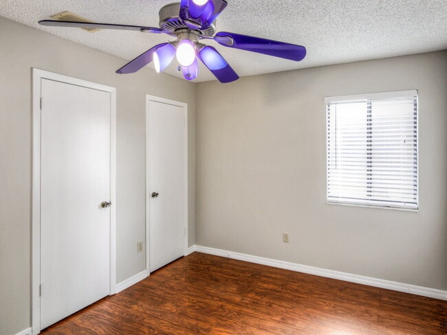 Building Photo - 439 E Springtree Way