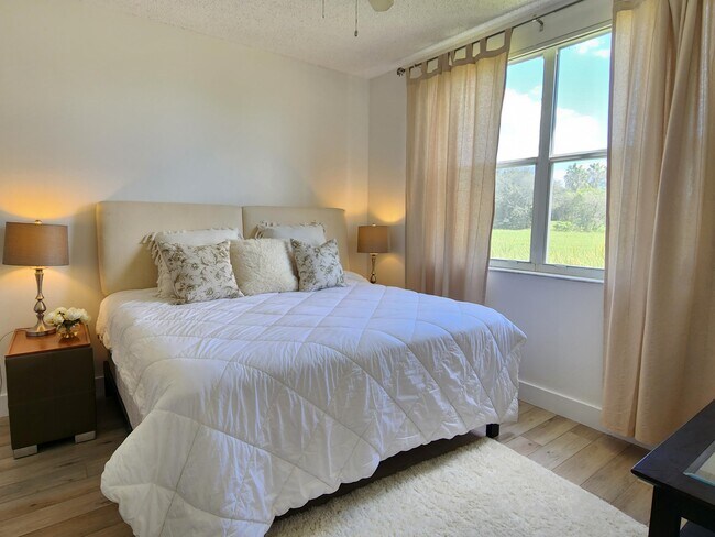 Building Photo - 2060 Greenview Shores Blvd