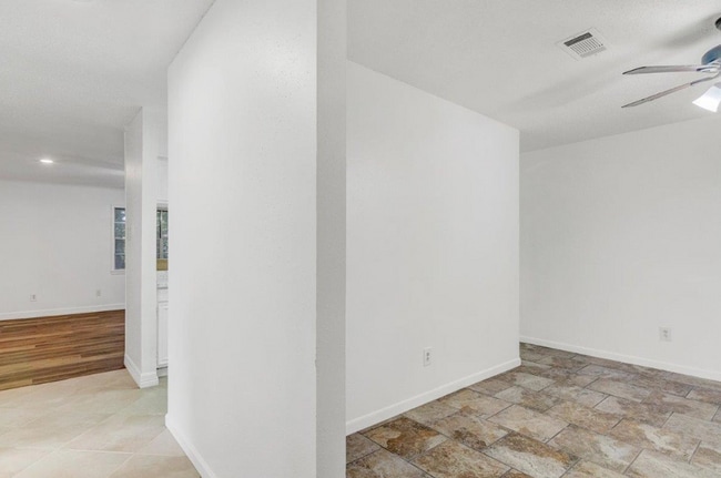 Building Photo - 5585 Scenic Dr