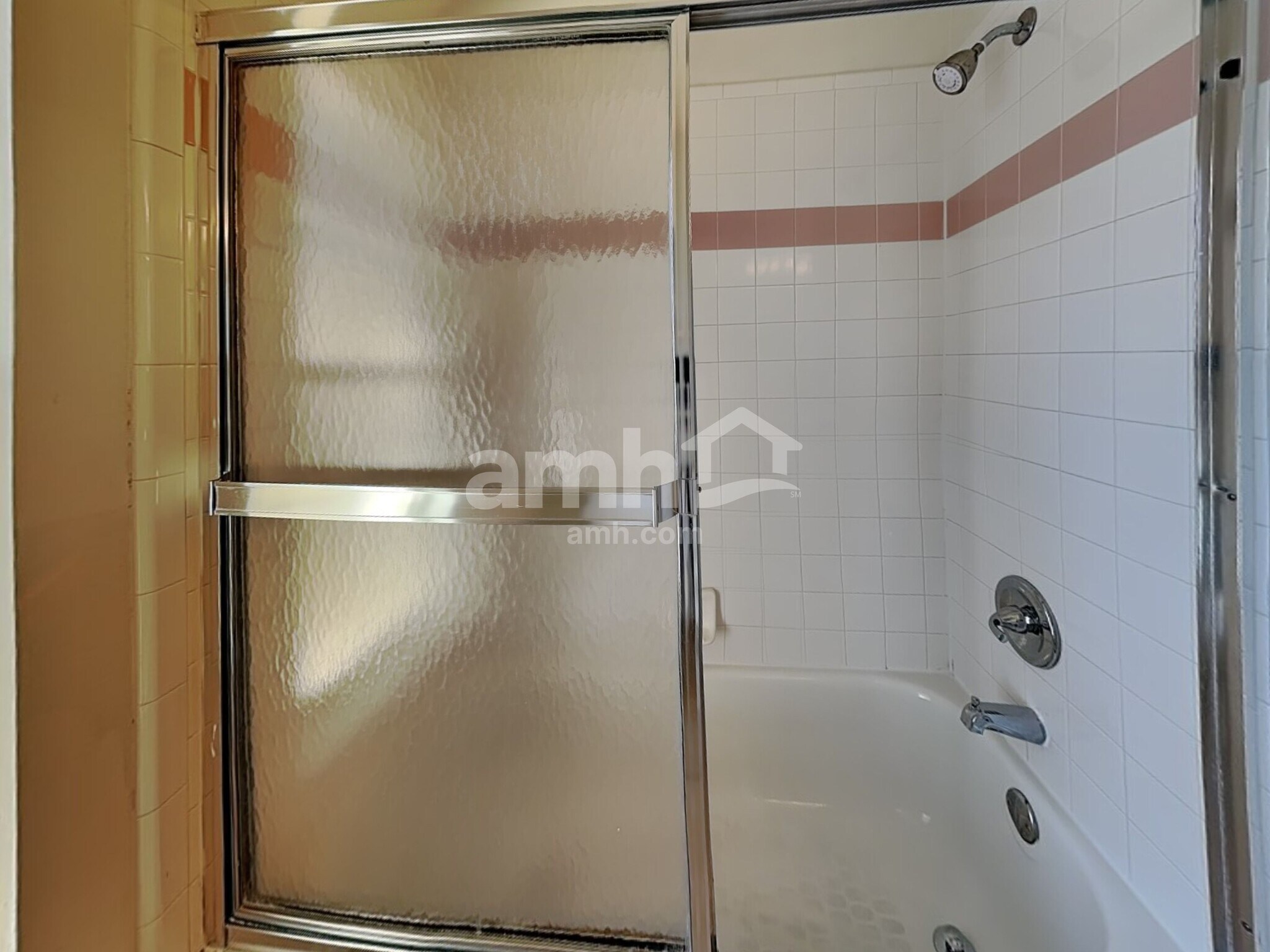 Building Photo - 96 Knights Hollow Dr