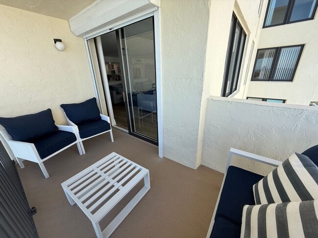 Building Photo - Stunning Atlantic Ocean view 1bedroom 1 bathroom condo