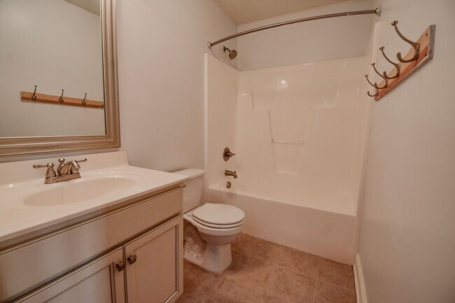 Building Photo - 4 Bedroom 2.5 Bathroom- Small Dogs Considered