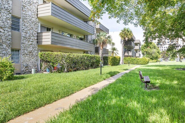Building Photo - 8335 SW 72nd Ave