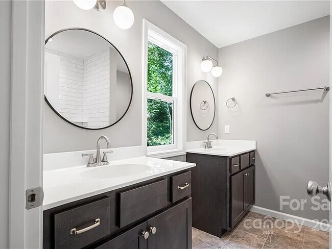 Building Photo - 10 Beryl Ct