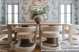 Building Photo - 140 W Fair Oaks Pl