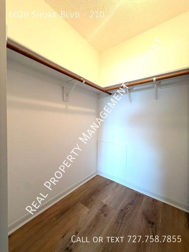 Building Photo - 6020 Shore Blvd S