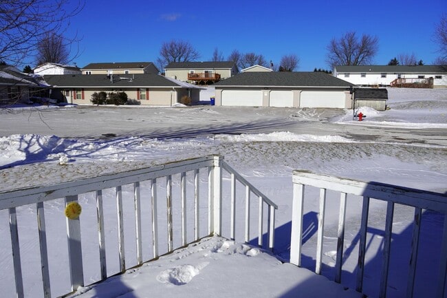 Building Photo - 2 Bedroom, 2 Bath Home