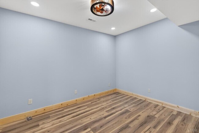 Building Photo - 308 Acres Ct