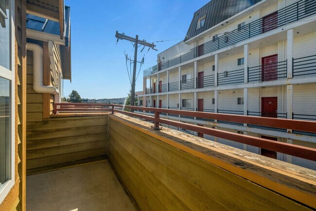 Building Photo - 931 N 35th St