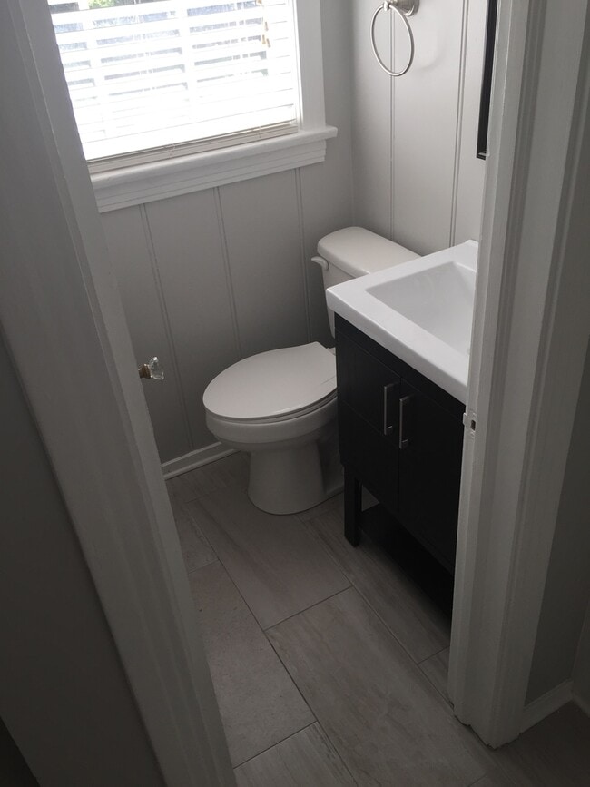 Building Photo - 2556 Boyd Ave