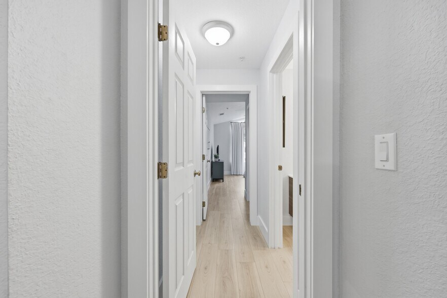 Building Photo - 13810 Sutton Park Dr N