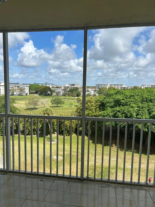 Building Photo - 2661 S Course Dr