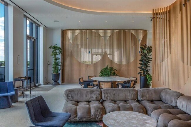 Building Photo - 44 East Ave