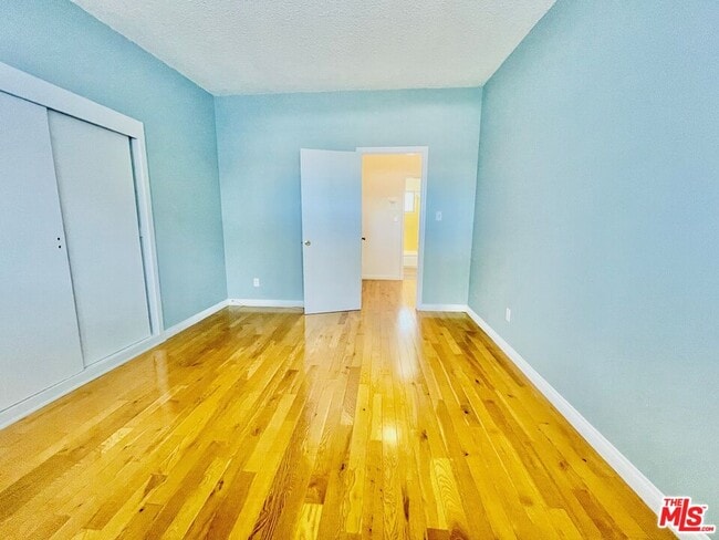 Building Photo - 941 N San Vicente Blvd