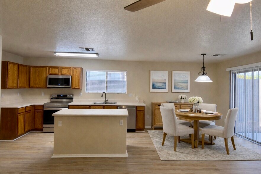 Kitchen and breakfast nook - 9125 E Plata Ave