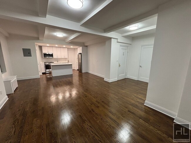 Building Photo - 25 W 68th St