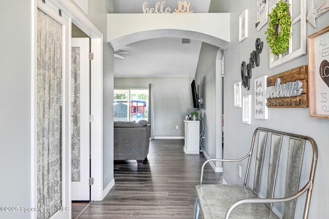 Building Photo - 870 Buchanan Ave SE