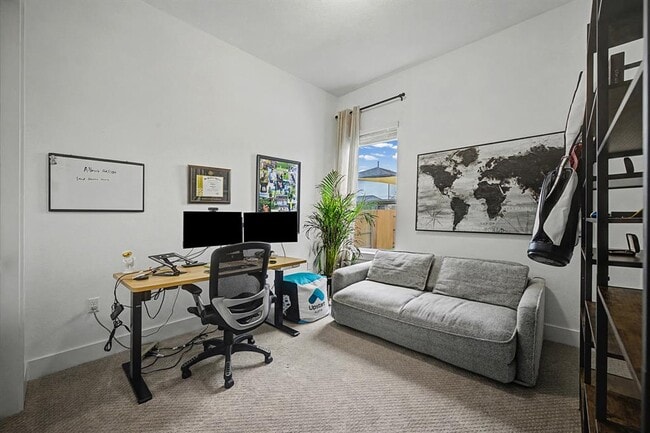 Building Photo - 8308 Orizzonte St