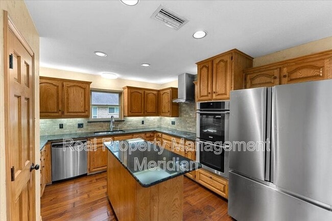 Building Photo - 20 Timberline Dr