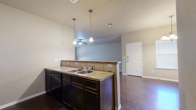 Building Photo - 1705 Aztec Trce