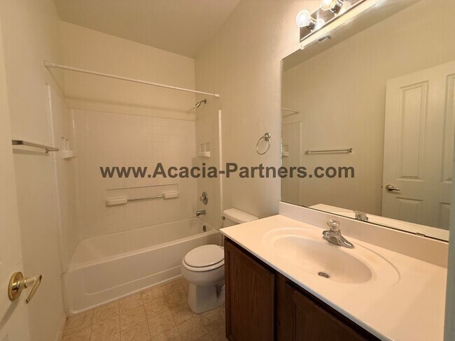 Building Photo - Three Bedroom  Home in Continental Reserves