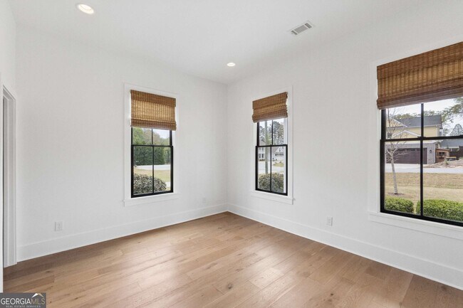 Building Photo - 98 Middle St