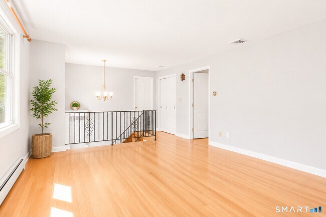 Building Photo - 677 Woodtick Rd