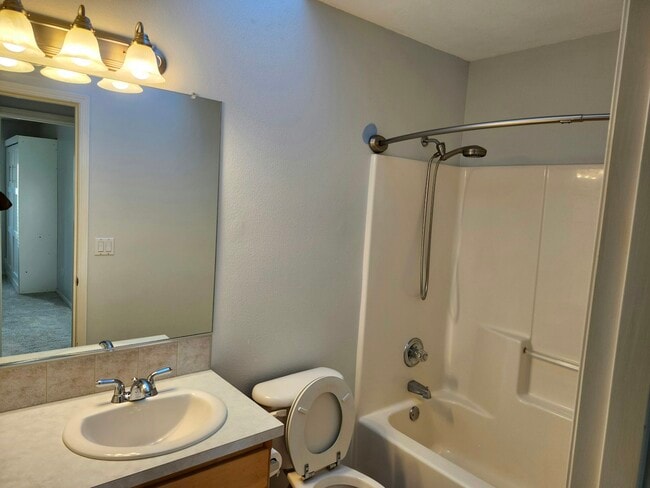 Building Photo - 203 NE 55th Ave
