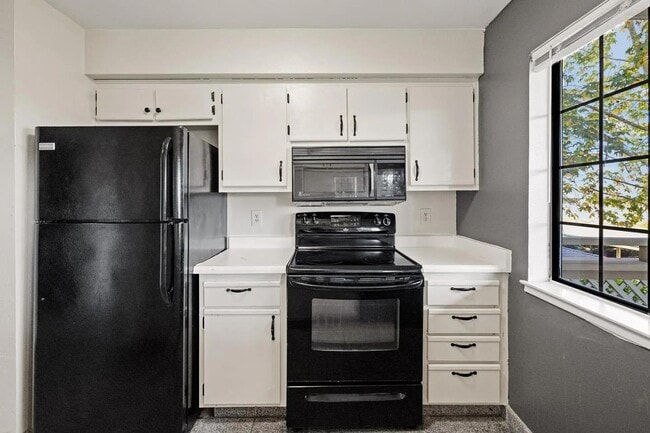 Building Photo - 230 Pheasant Ridge Rd