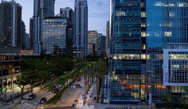 Building Photo - 1395 Brickell Ave