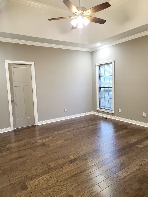 Building Photo - 620 Montrose Dr