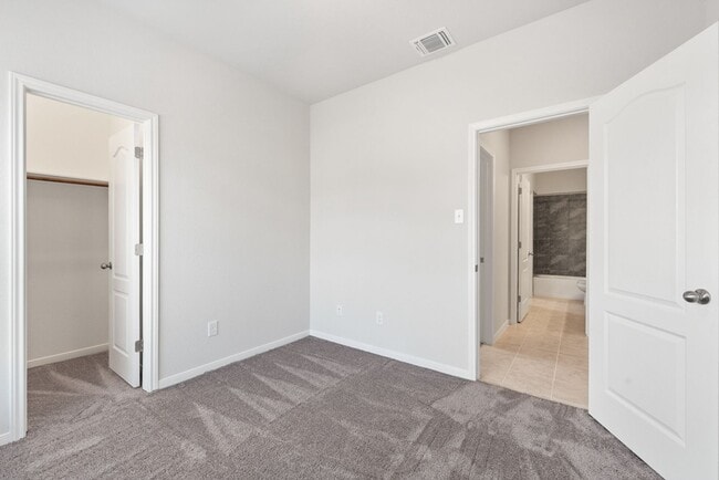 Building Photo - Modern 4-Bedroom, 2-Bath Home in Troy – Be...