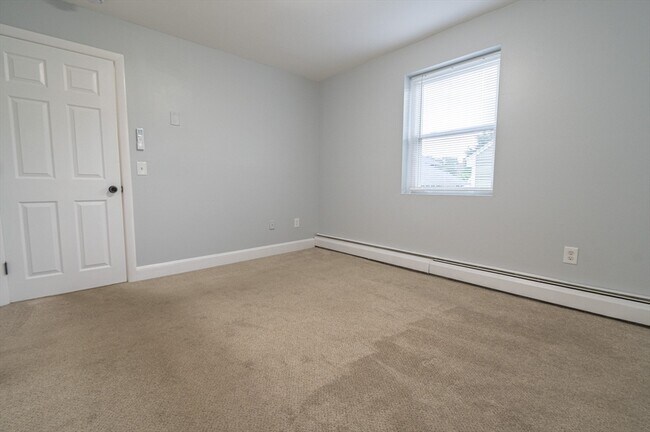 Building Photo - 225 S Main St