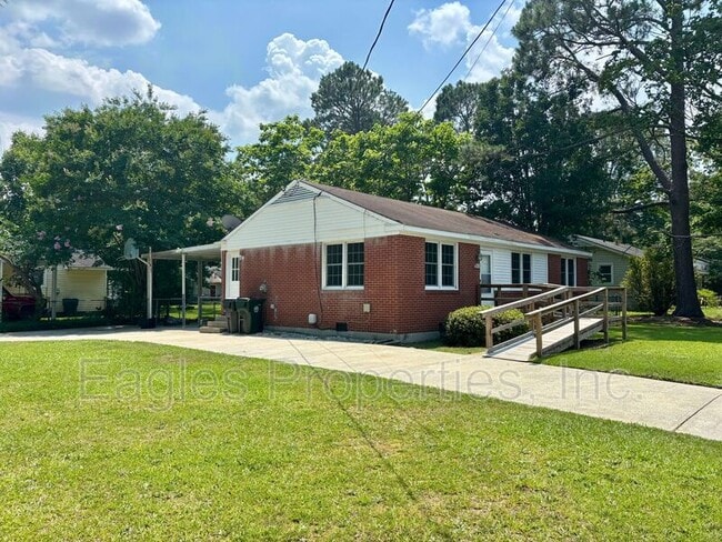 Building Photo - 418 Dove Pl