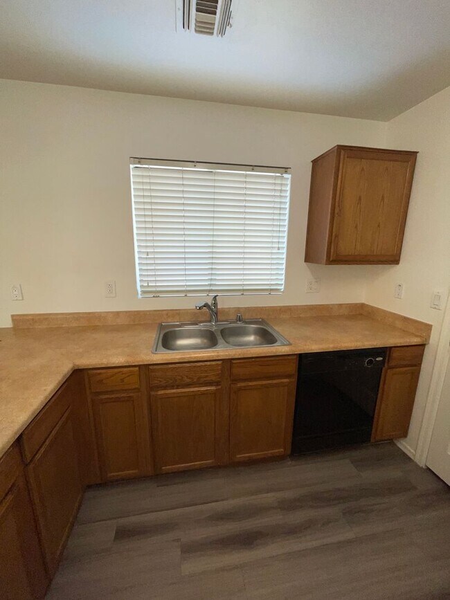 Building Photo - 5707 S 31st Dr