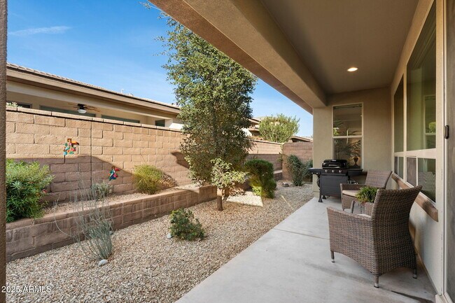 Building Photo - 678 E Cobble Stone Dr