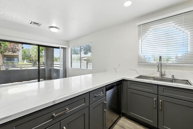 Building Photo - SW!! 2 Bedroom Condo!! 1st Floor!! Newly r...