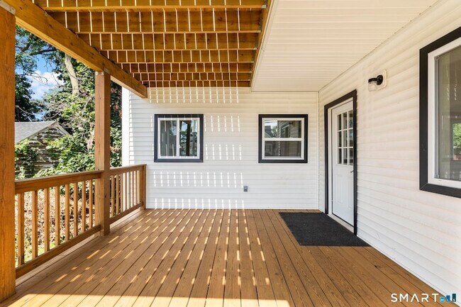 Building Photo - 810 Brewster St