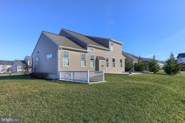Building Photo - 765 S Lancaster St