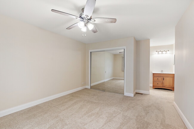 Building Photo - 320 Thistle Dr