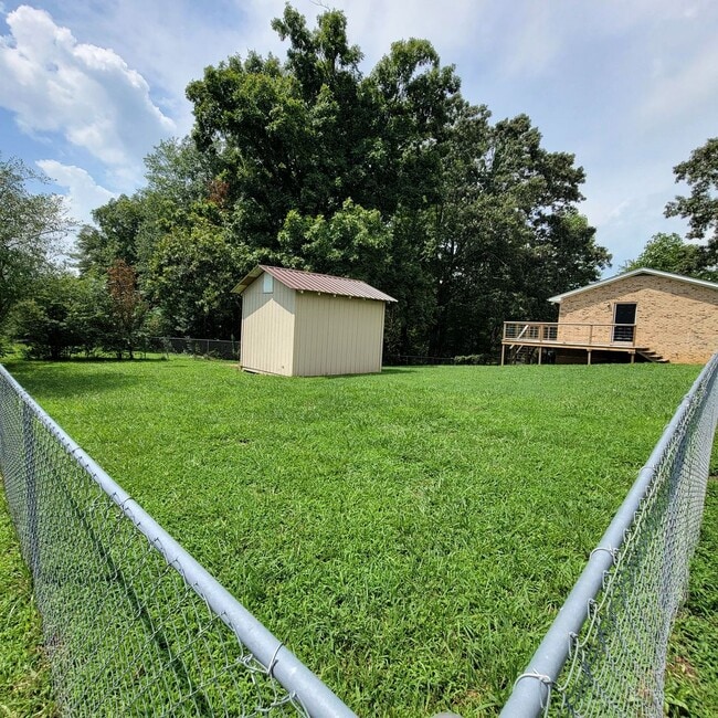 Building Photo - 2128 Wildwood Rd