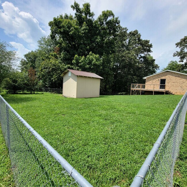 Building Photo - 3/1 Brick Ranch-Cookeville City Limits