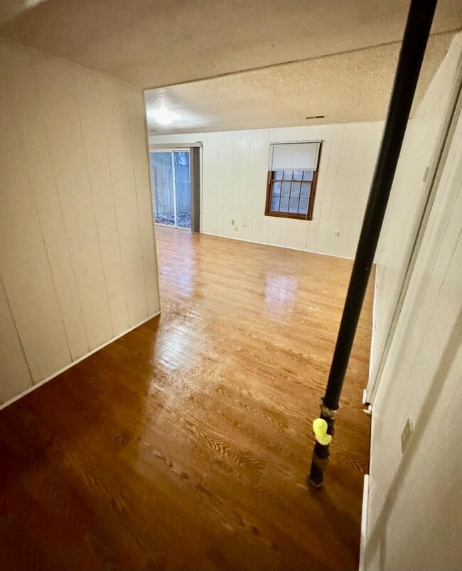 Building Photo - 105 Yorkshire Ct