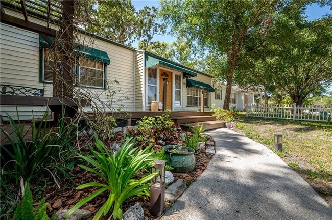 Building Photo - 1211 E Park Cir