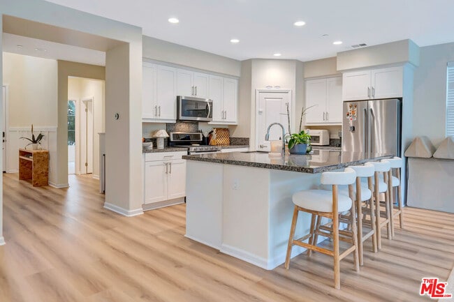 Building Photo - 25151 Golden Maple Dr