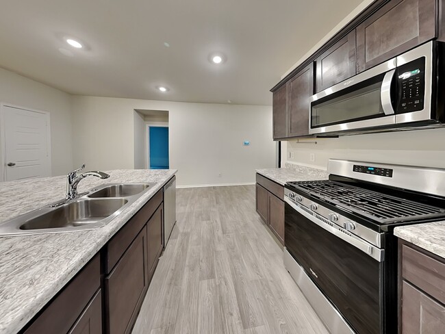 Building Photo - 3420 moraine dr